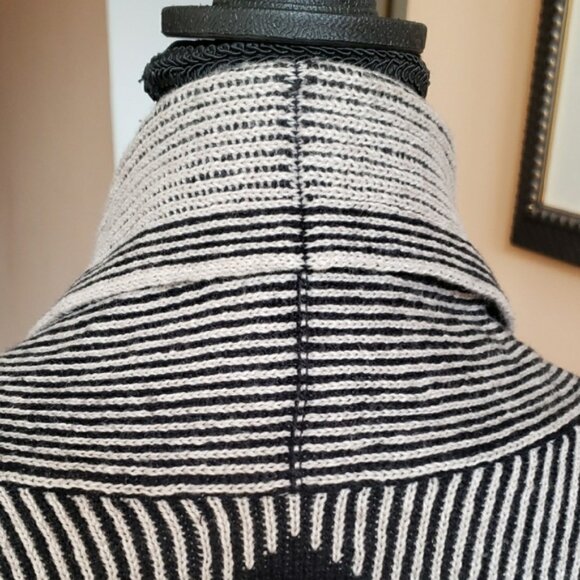 Old Navy Black & Tan Geometric Chevron Diamond Knit Open Front Cardigan - Picture 7 of 8